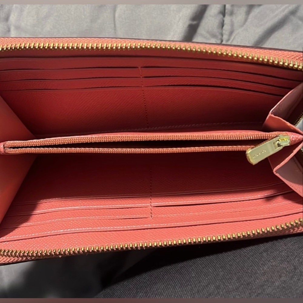 NWOT Coach Long Wallet With Horse And Carriage logo Salmon Pink - Picture 4 of 4